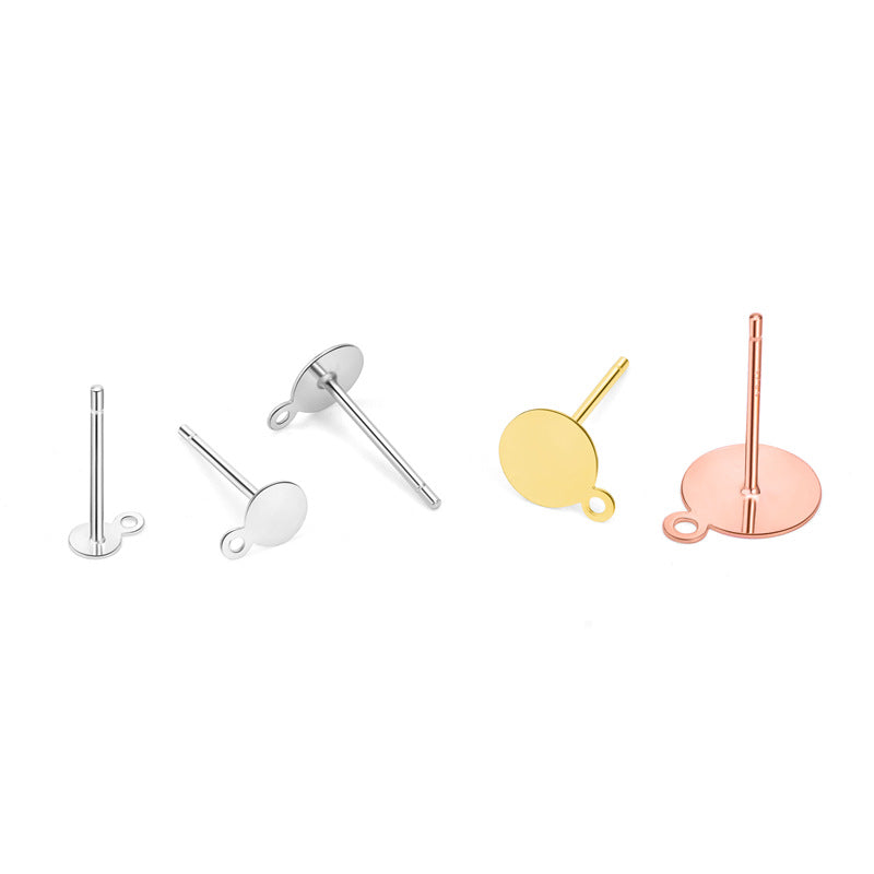 Runde silberne Pinto Ohrstecker aus 925 Sterlingsilber, eleganter Silberschmuck von silverbene, nah aufgenommen, detailreich sichtbar
