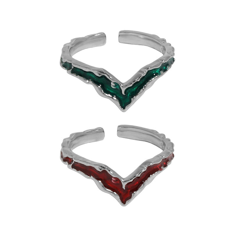 Verstellbarer V-Form Epoxidring aus 925 Sterling Silber von silverbene, modern und elegant, auf einem weißen Hintergrund.