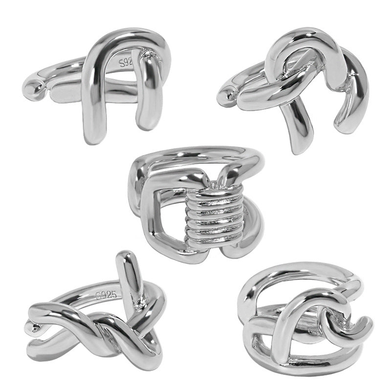 Silverbene Linien Kreuz Ohrclip aus 925 Sterlingsilber, ohne Ohrloch, zeigt elegantes Design und feine Handwerkskunst.