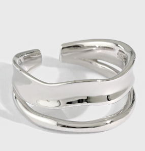 Adjustable Doppelschicht Linien Ring in 925 Sterlingsilber by silverbene, showcasing layered design and shiny silver finish.