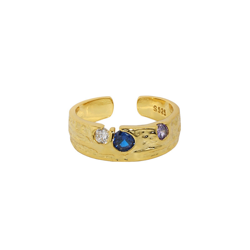 Farbenfroher unregelmäßiger CZ Ring aus 925 Sterlingsilber von silverbene, auf einem weißen Hintergrund abgebildet.