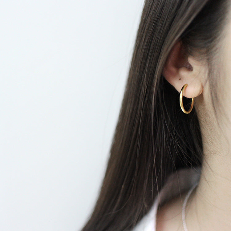 Vergoldete Huggie Hoops aus 925er Silber – Gelbgold Minimalistisch