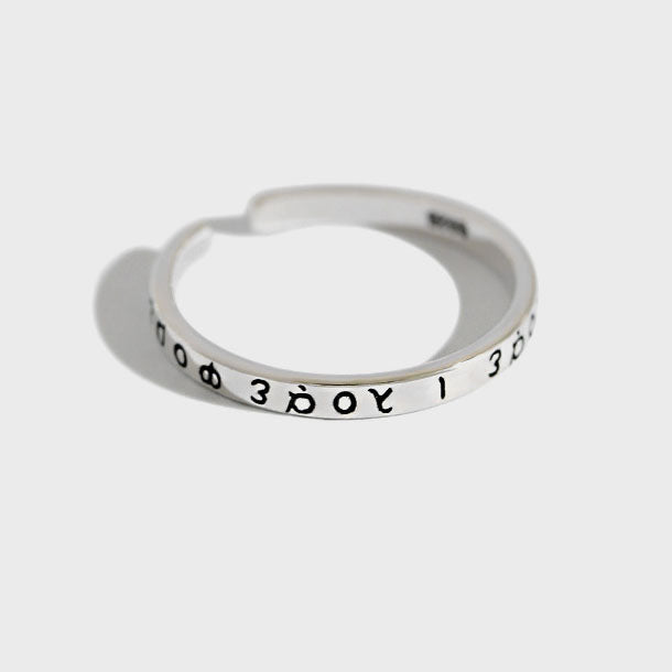 Griechisches Alphabet Ring aus 925 Sterlingsilber, verstellbar, mit feinem Design und klaren Buchstaben.