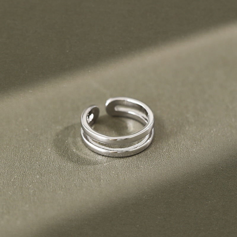 Verstellbarer Doppelschicht-Ring aus 925 Sterling Silber von silverbene, schlicht und modern, zeigt den eleganten Design.
