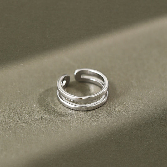 Verstellbarer Doppelschicht-Ring aus 925 Sterling Silber von silverbene, schlicht und modern, zeigt den eleganten Design.