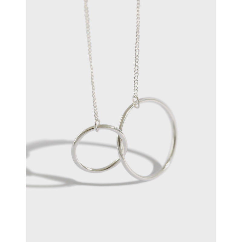 Elegante silberne Double Loop Cross Halskette aus 925 Sterling Silber von silverbene, modernes und stilvolles Schmuckstück