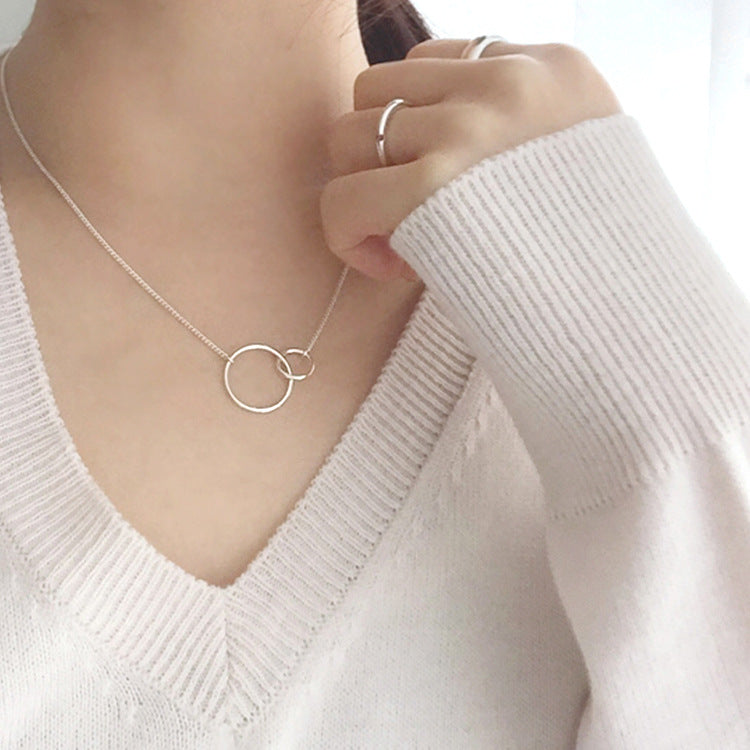 Moderne doppelte Kreuz-Halskette aus 925 Sterling Silber von silverbene, elegantes Schmuckstück für Damen.