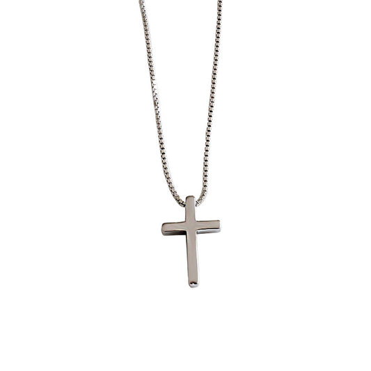 Silberne Kreuz-Halskette aus 925 Sterling Silber, klassisch und elegant, für einen schlichten Casual- oder Alltagslook.