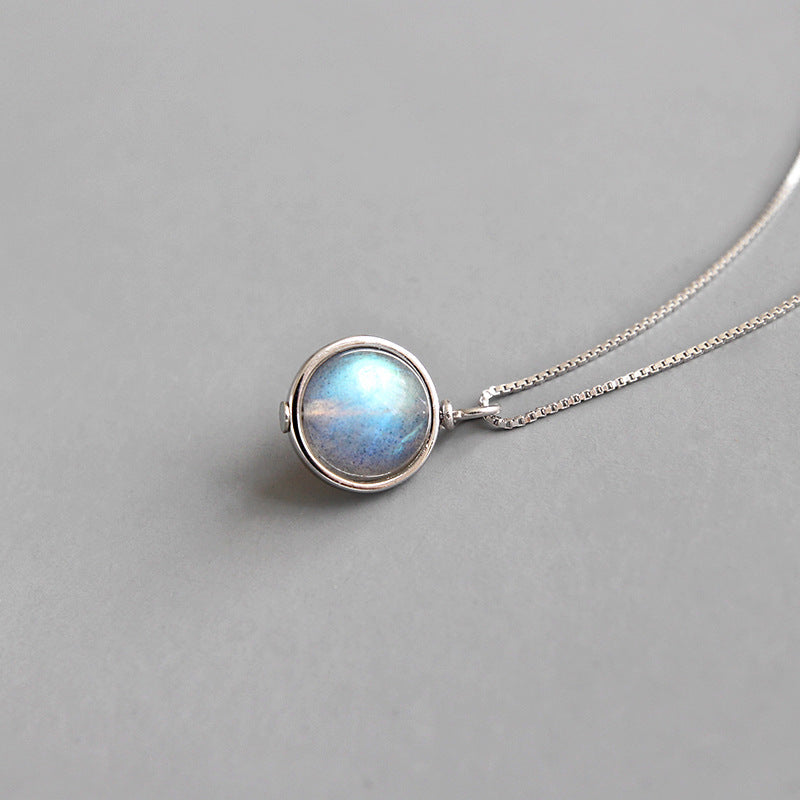 Elegante feminine Mondstein Halskette aus 925 Sterling Silber von silverbene, runder Schmuck mit glänzendem Stein.