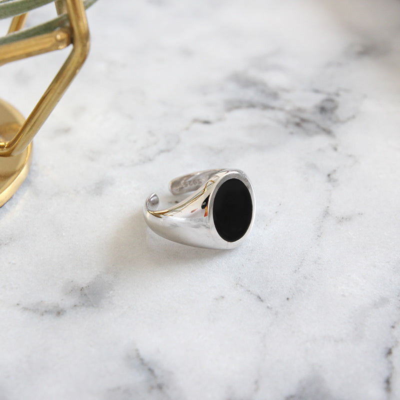 Moderner, runder schwarzer Epoxy-Ring aus 925 Sterling Silber, verstellbar, von silverbene, elegante Schmuckkreation