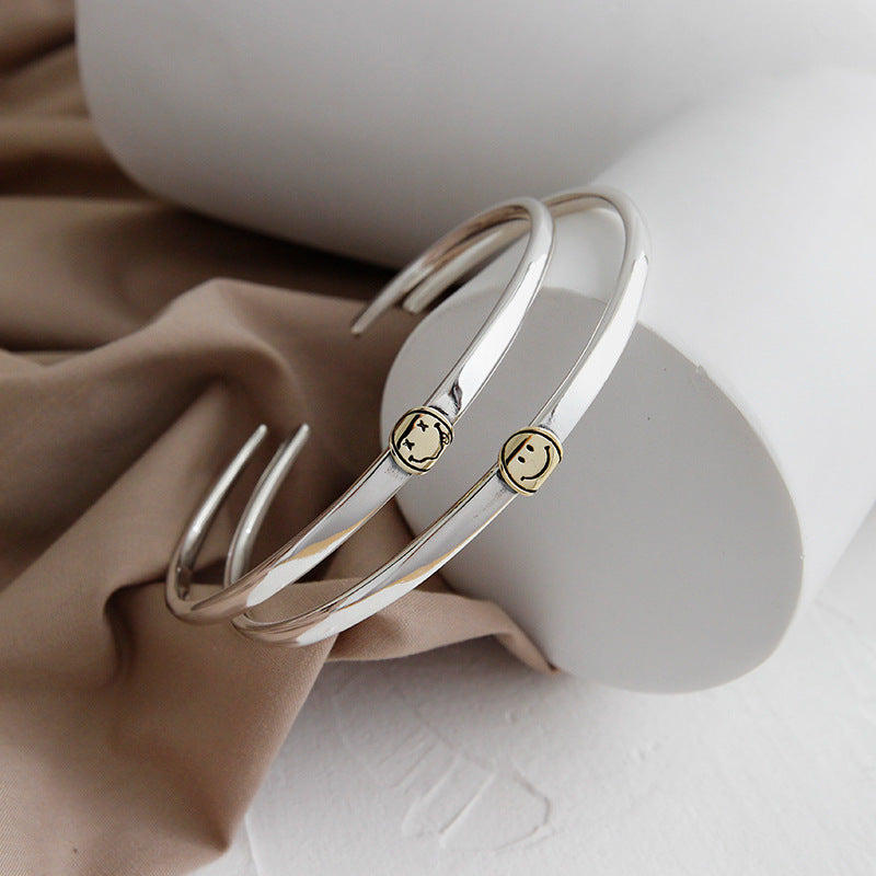 Silverbene Smile Gesicht Bangle in open design, crafted from 925 sterling silver, showcasing a playful smile motif.