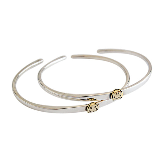 Silverbene Smile Gesicht Bangle in 925 Sterlingsilber, offen, mit lächelndem Gesichtsdesign und eleganter Form.