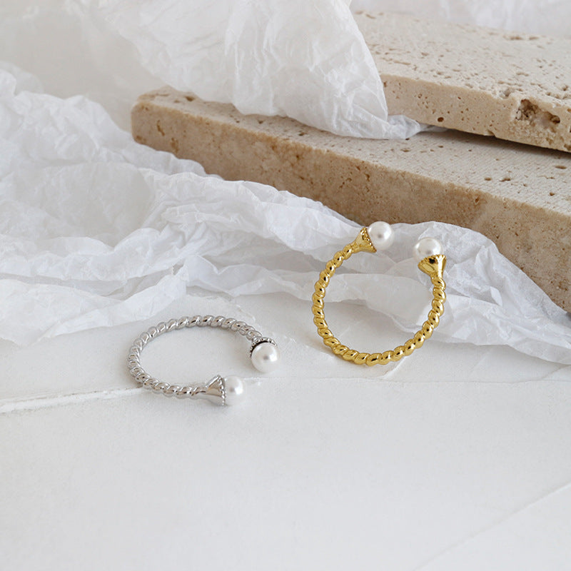 Verstellbarer Silberring mit gedrehten Perlen im eleganten Design, aus 925 Sterling Silber, von silverbene, für Urlaub und besondere Anlässe.