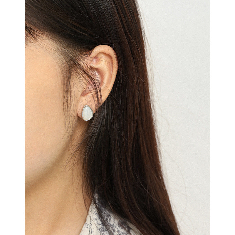 Elegante Waterdrop Shell Ohrstecker aus 925 Sterling Silber von silverbene, feminin und stilvoll, mit Muschel-Design.