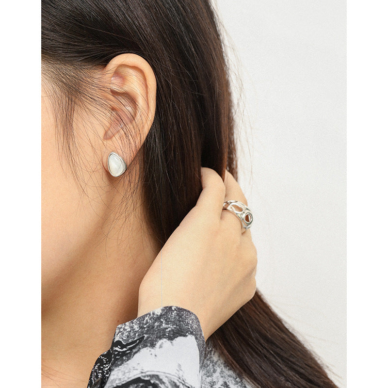 Elegante Waterdrop Shell Ohrstecker aus 925 Sterling Silber von silverbene, feminin und stilvoll für Damen.