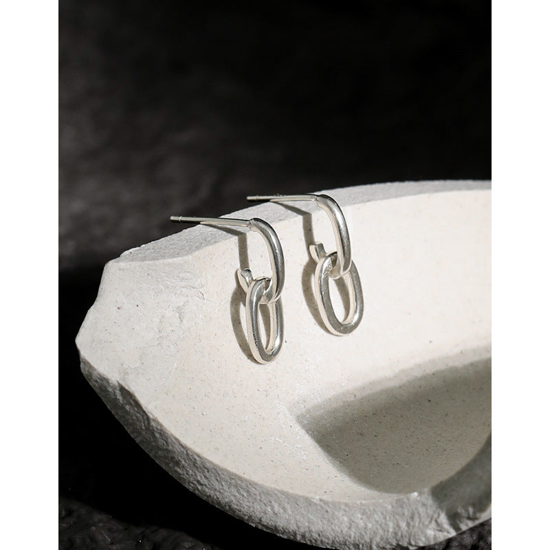 Minimalistische Mini Loop Ketten Ohrstecker aus 925 Sterling Silber von silverbene, detailreiche und elegante Ohrschmuck.