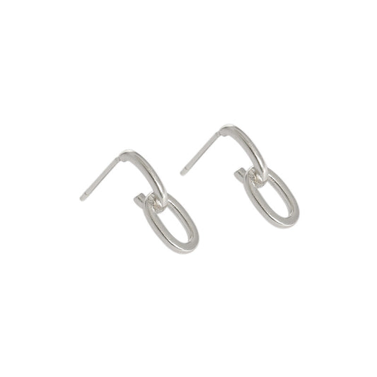 Minimalistische Mini Loop Ketten Ohrstecker aus 925 Sterling Silber von silverbene, detailreiche und elegante Ohrschmuck.