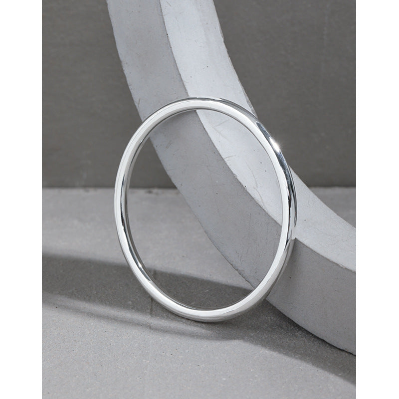 Silverbene S990 Silberarmreif, 4,2 mm, minimalistischer, eleganter, massiver moderner Armband auf weißem Hintergrund