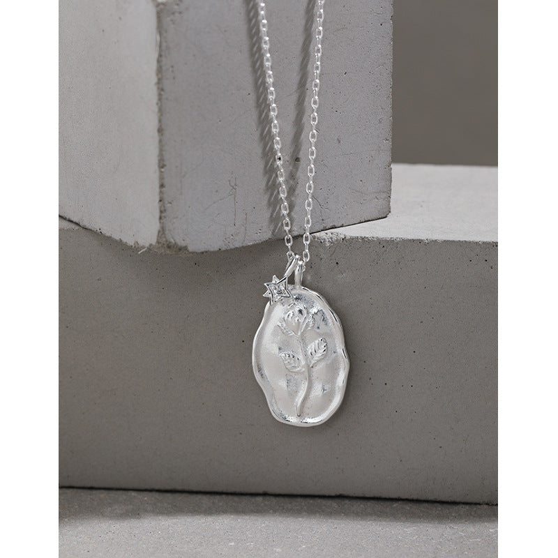 Elegante silberne CZ Rosen Halskette aus 925 Sterling Silber, feminin und modern, von silverbene.