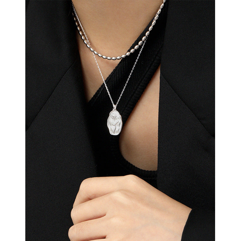 Elegante CZ Rosen Halskette aus 925 Sterling Silber von silverbene, feminines modernes Schmuckstück, detaillierte Ansicht