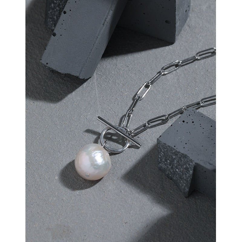 Elegant modern Naturperlen Halskette crafted from 925 Sterlingsilber by silverbene, showcasing lustrous pearls and sleek design.