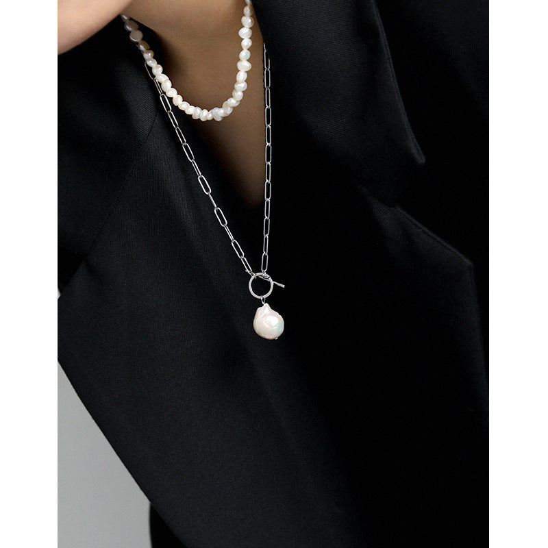 Elegante Naturperlen Halskette aus 925 Sterlingsilber von silverbene, modernes Design mit schimmernden Perlen.