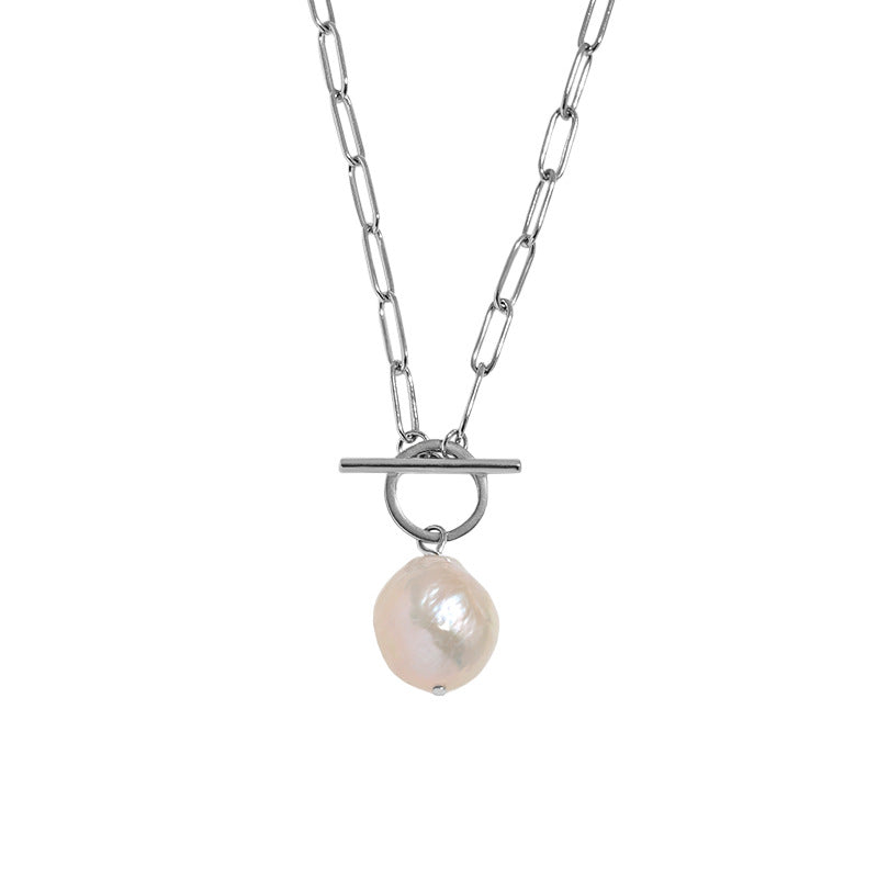Elegante Naturperlen Halskette aus 925 Sterlingsilber von silverbene, stilvoll drapiert auf einem neutralen Hintergrund.