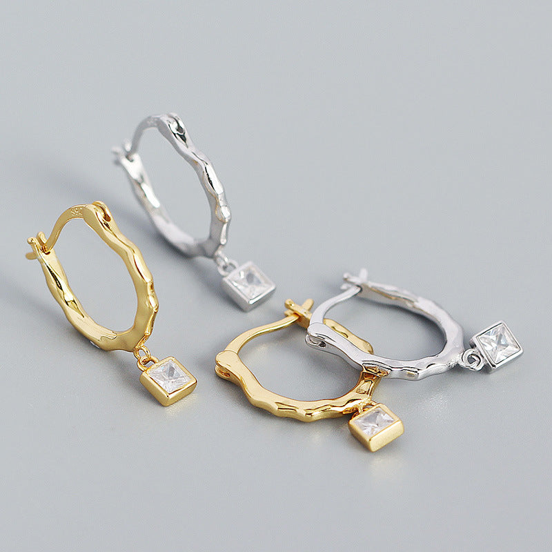 Unregelmäßige CZ-Quadrat-Gitter-Ohrringe aus 925er Sterling Silber von silverbene, kreisförmige Hugg-Ohrringe mit geometrischem Design