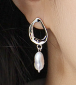 Lade das Bild in den Galerie-Viewer, Office Unique Natural Pearl 925 Sterling Silver Dangling Earrings
