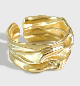 Twisted Circle Huggie Ohrringe aus 925er Sterling Silber, casual eleganter Schmuck, gelbgoldfarben, von silverbene