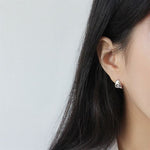 Lade das Bild in den Galerie-Viewer, Simple Geometric Triangle 925 Sterling Silver Leverback Earrings
