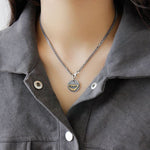 Lade das Bild in den Galerie-Viewer, Vintage Lip Portrait Coin 925 Sterling Silver Pendant
