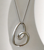 Lade das Bild in den Galerie-Viewer, Simple Irregular Hollow Heart 925 Sterling Silver Necklace
