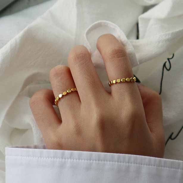Geometric oblate bead ring in 925 silver by silverbene, showcasing a minimalist elegant design.