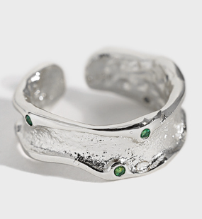 Unregelmäßiger Grüner CZ Ring aus 925 Sterlingsilber – Verstellbar - SterlingSilberSchmuck