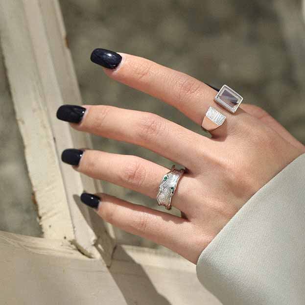 Unregelmäßiger Grüner CZ Ring aus 925 Sterlingsilber – Verstellbar - SterlingSilberSchmuck