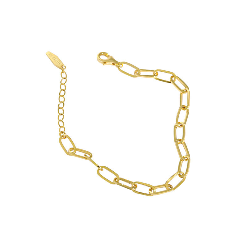 Hollow chain armband in 925 sterling silver, showcasing a modern minimalist design with a yellow gold finish.