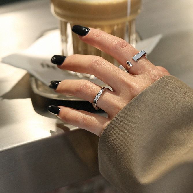 Adjustable Kreuzverwebung ring made of 925 sterling silver by silverbene, featuring an intricate weave design.