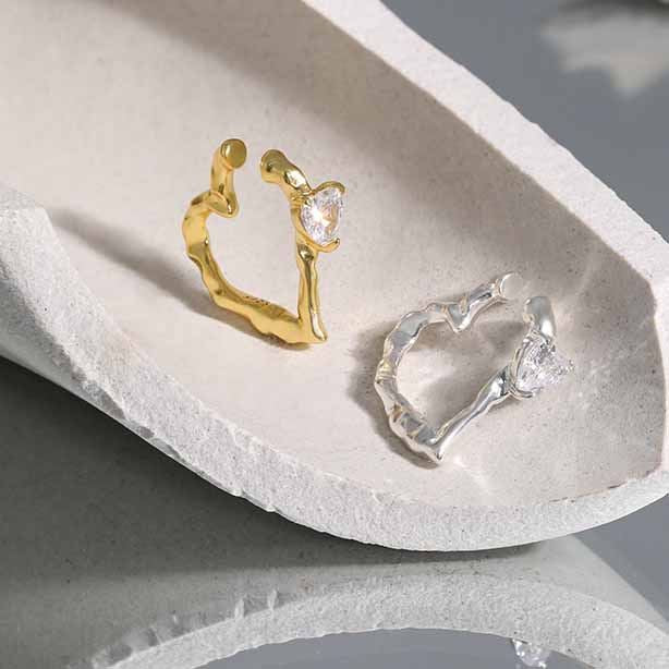 Herz CZ Ohrclip aus 925 Sterlingsilber von silverbene, ohne Ohrloch, in elegantem Design mit funkelnden Zirkonia.