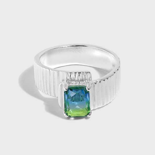 Verstellbarer Silberring mit Smaragd CZ Stein im Vintage-Design aus 925 Sterling Silber, von silverbene.