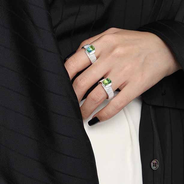 Verstellbarer Smaragd CZ Ring aus 925 Sterling Silber im Vintage-Design, modern und elegant von silverbene.