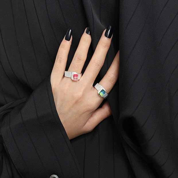 Verstellbarer Smaragd CZ Ring aus 925 Sterling Silber im Vintage-Design, von silverbene, mit grünen Edelstein-Details