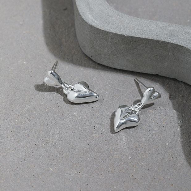 Mini double heart earrings in 925 sterling silver by silverbene, showcasing a romantic design.