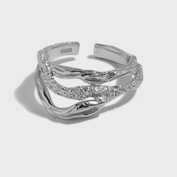 Goldschlangen Ring aus 925 Sterlingsilber, verstellbar, glänzende Oberfläche und elegantes Schlangen-Design von silverbene.