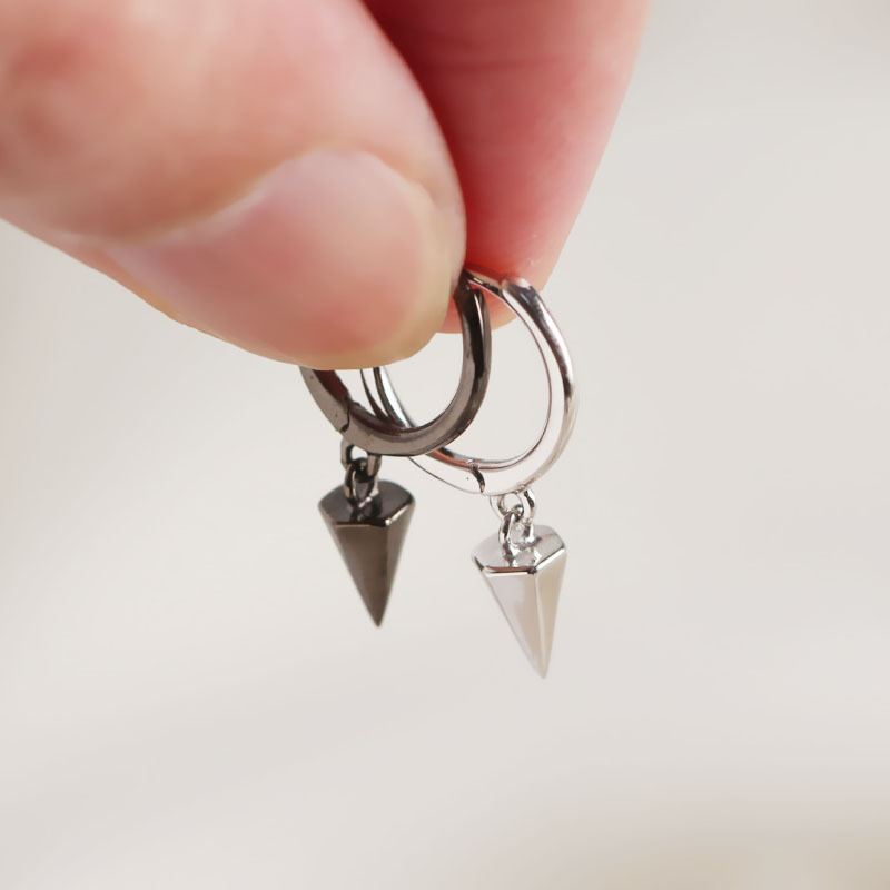 Minimalistische Conic Geometry Creolen aus 925er Silber von silverbene, elegantes ohrschmuck design