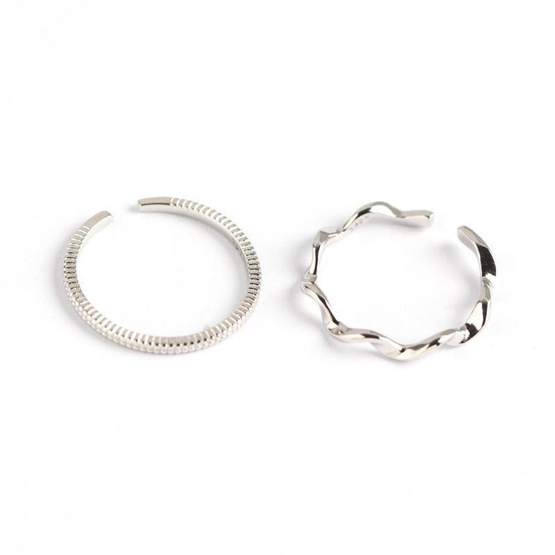 Verstellbarer Wellenring aus 925 Sterling Silber von silverbene, gedreht und elegant im Detail sichtbar
