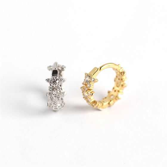 CZ Stern Huggie Hoop Ohrringe aus 925 Sterlingsilber, elegante Ohrschmuck mit funkelnden Zirkonia, von silverbene
