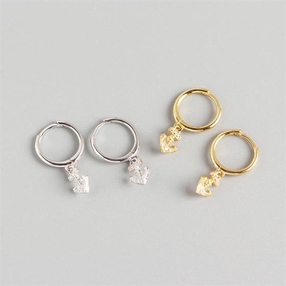CZ Anker Hoop Ohrringe aus 925er Sterlingsilber, maritimer, eleganter Schmuck von silverbene, sichtbar in der Abbildung