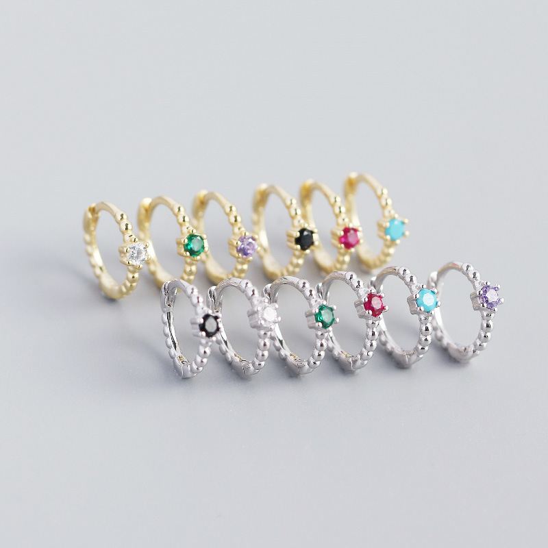 CZ Perlen Huggie Hoop Ohrringe aus 925 Sterlingsilber – Süß Elegant - SterlingSilberSchmuck