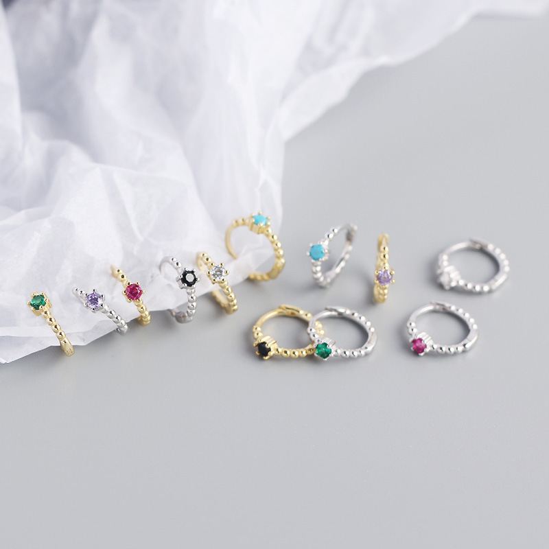 CZ Perlen Huggie Hoop Ohrringe aus 925 Sterlingsilber – Süß Elegant - SterlingSilberSchmuck